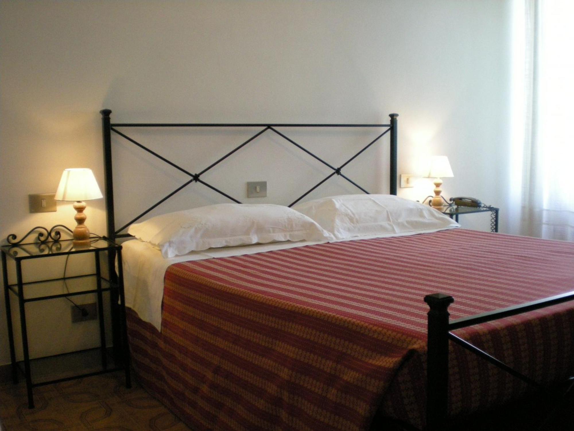 Hotel Sangallo B&B Montepulciano Stazione Habitación foto
